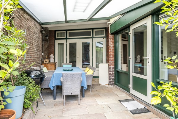 Foto - Te koop: Karakteristiek wonen met de duurzaamheid van nu! Verrassend ruime tussenwoning (1938) met 5 slaapkamers, hybride warmtepomp en Energielabel A nabij het centrum van Heerlen. 